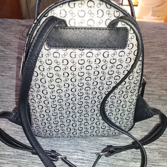 GUESS mini back pack - Picture 3 of 4